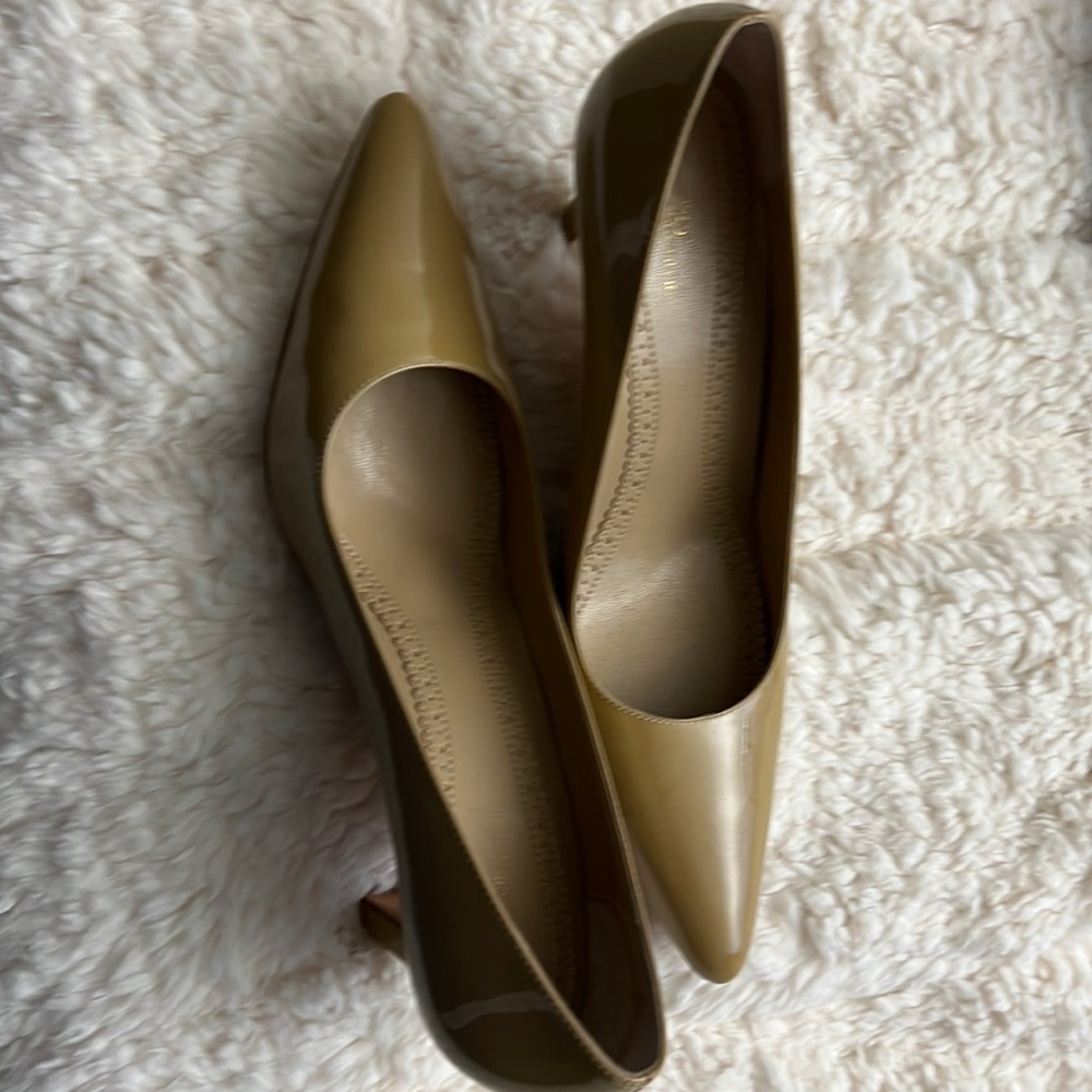 Brooks brothers nude heels 9.5